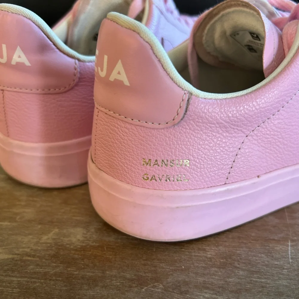 Veja x Mansur Gavriel Campo ChromeFree Leather Sneakers
Pink 🌸 - Picture 12 of 14